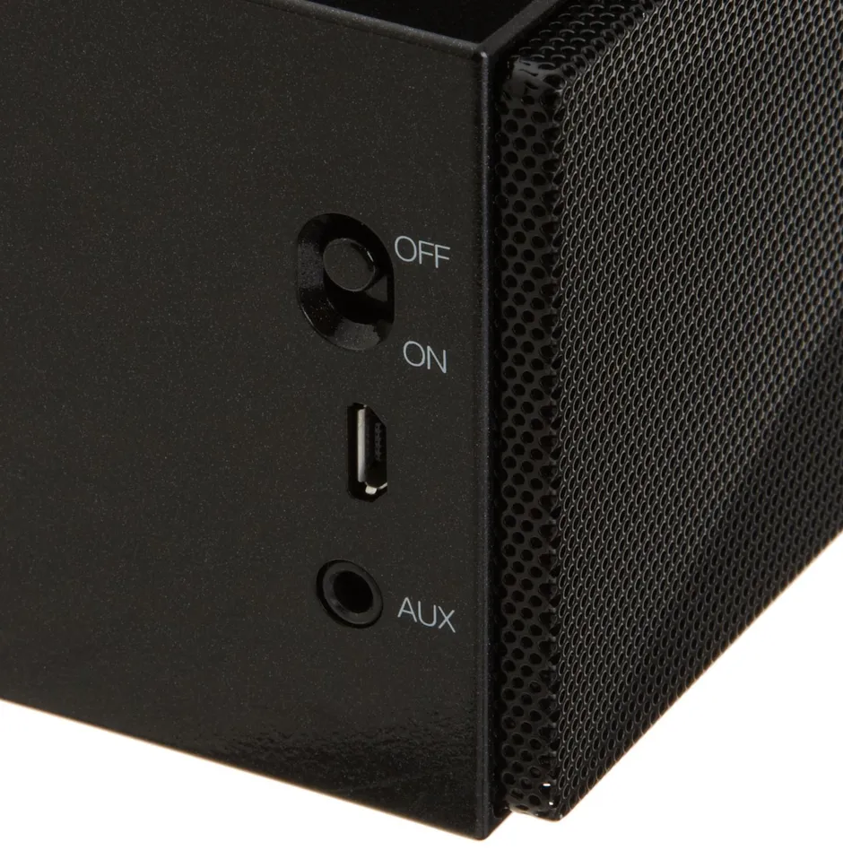 Altoparlante Amazon Basics dettaglio connessioni e ingresso aux