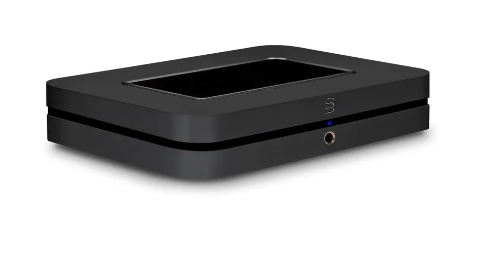 Bluesound Node nero in vista tre quarti
