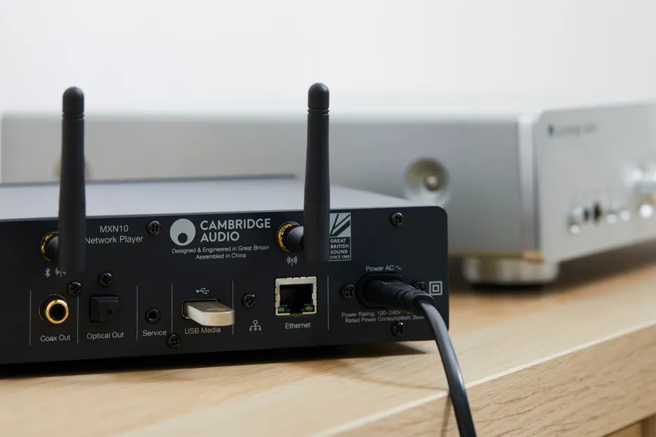 Pannello posteriore del Cambridge Audio MXN10