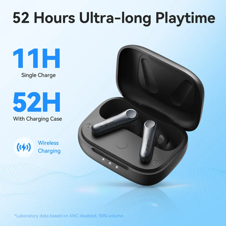 EarFun Air Pro 4 — custodia aperta con autonomia totale 52 ore e ricarica wireless