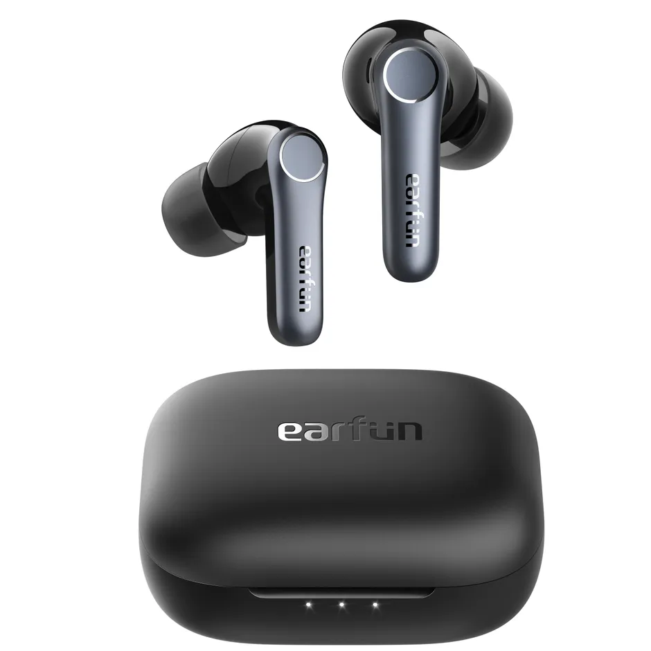 EarFun Air Pro 4 — vista frontale auricolari e custodia di ricarica
